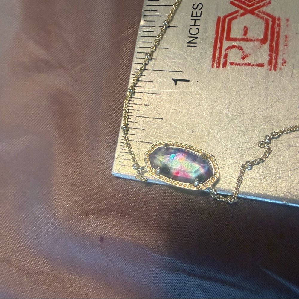 Kendra Scott Elisa 14 Gold Chain Necklace with Lilac Abalone Oval Pendant - Picture 7 of 9